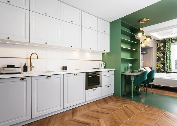 Verdant Oasis - Old Town Studio - By Upstairs